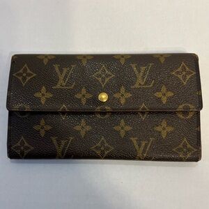 Louis Vuitton monogram international wallet‎